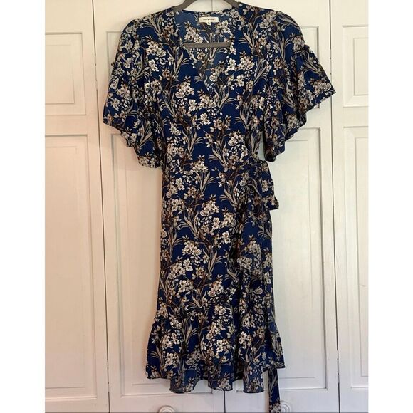 Max studio blue floral flutter sleeve wrap dress size small - Picture 10 of 10
